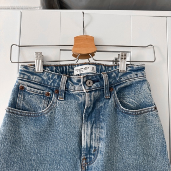 Abercrombie Curve Love High Rise 90s Relaxed Jean Medium Marble - Picture 2 of 6